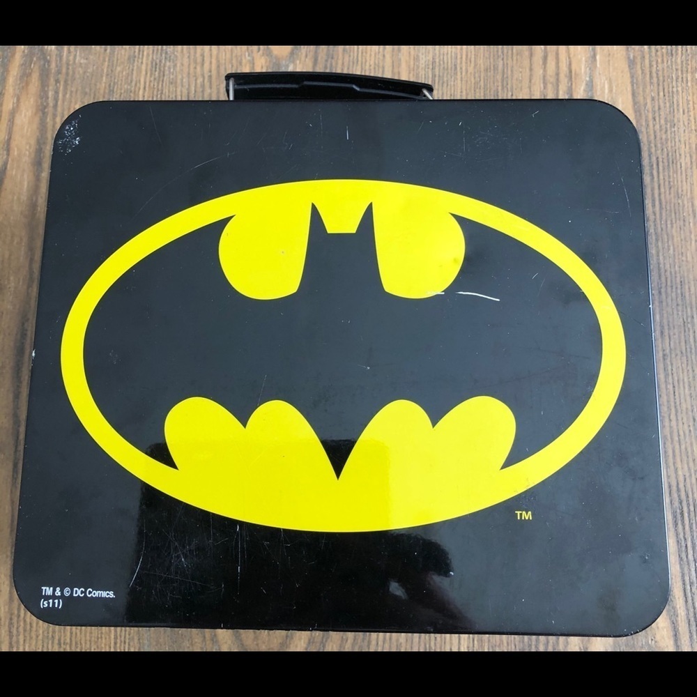 DC Comics  BATMAN Dark Knight Tin Toy Lunch Box